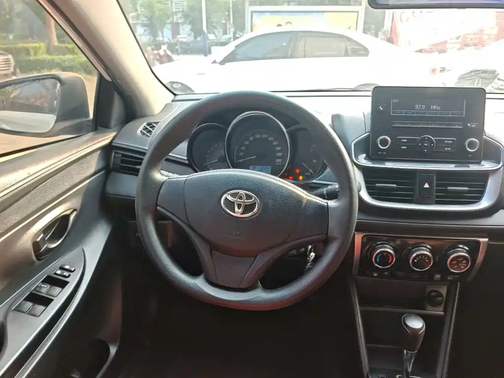 Toyota Yaris L — миниатюра 11
