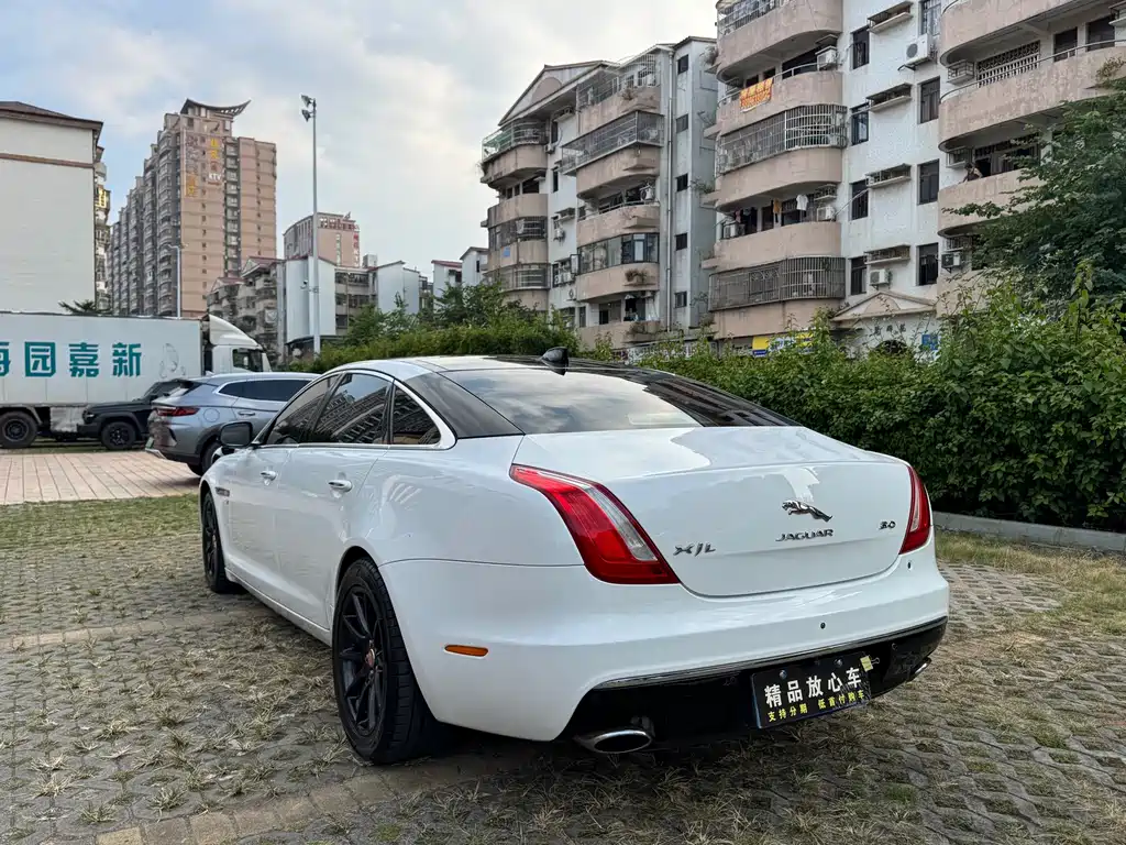 Jaguar XJ — миниатюра 5