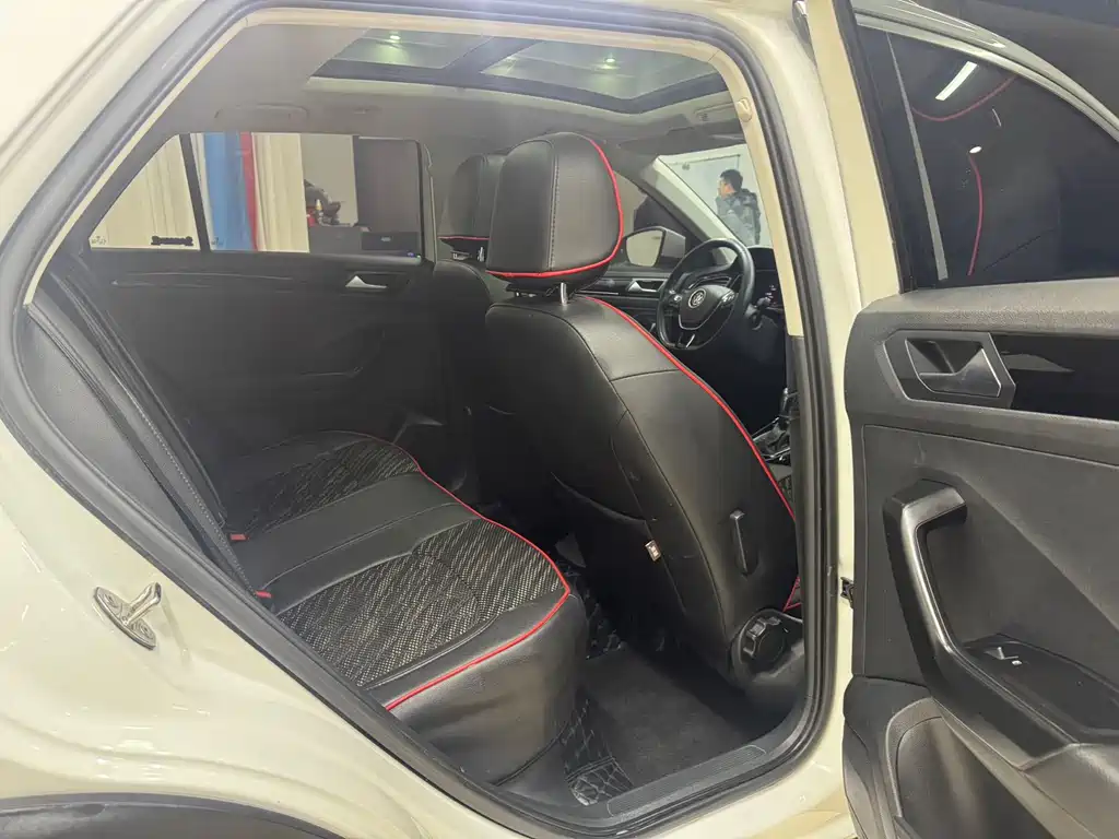 VOLKSWAGEN T ROC EXPLORING SONGS