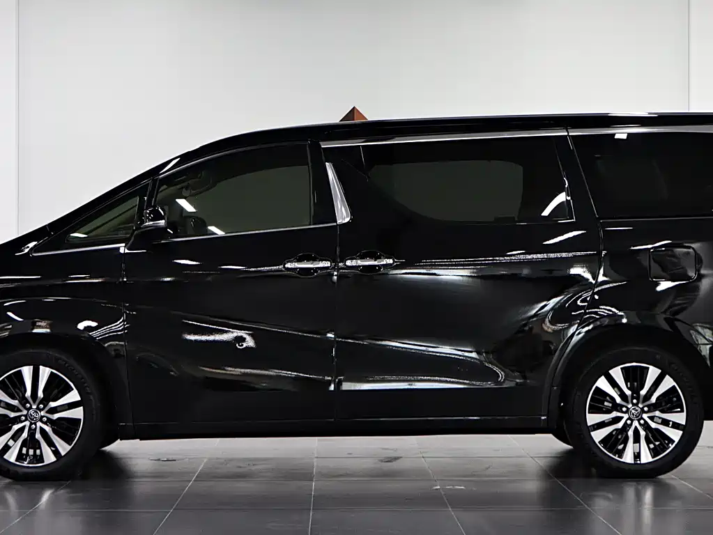 Toyota Alphard — миниатюра 7