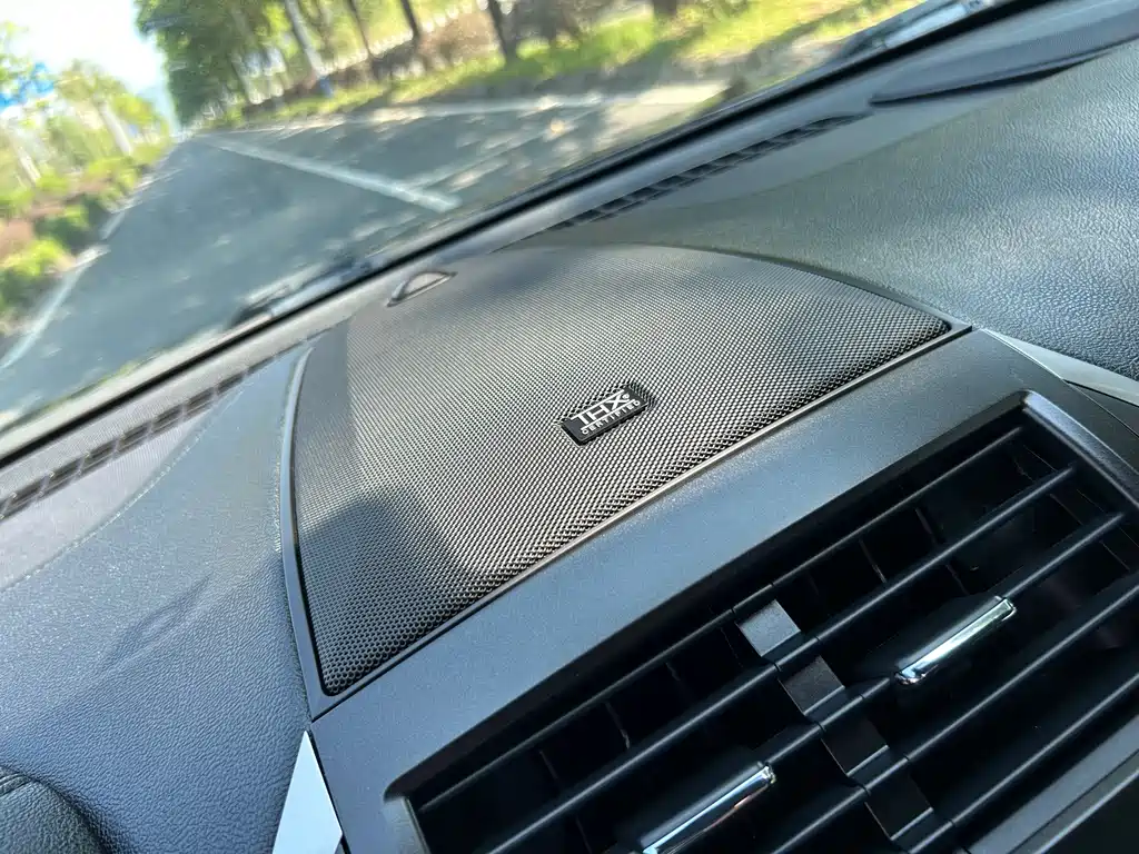 Lincoln MKC — миниатюра 8