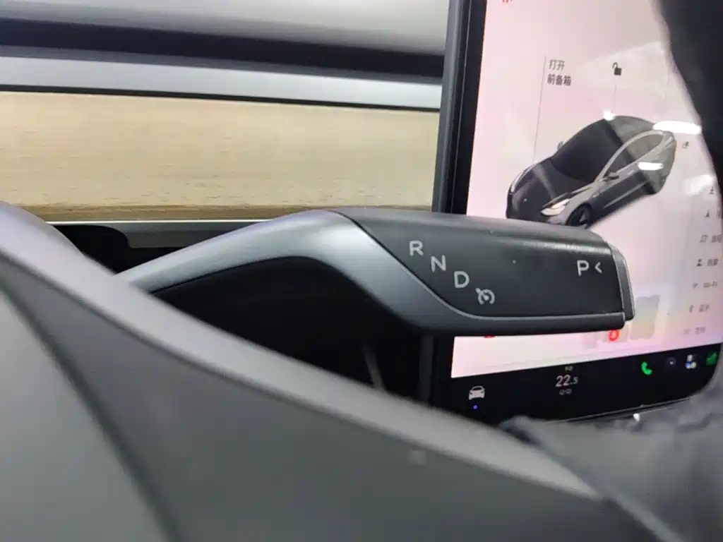 Tesla Model 3 — миниатюра 14