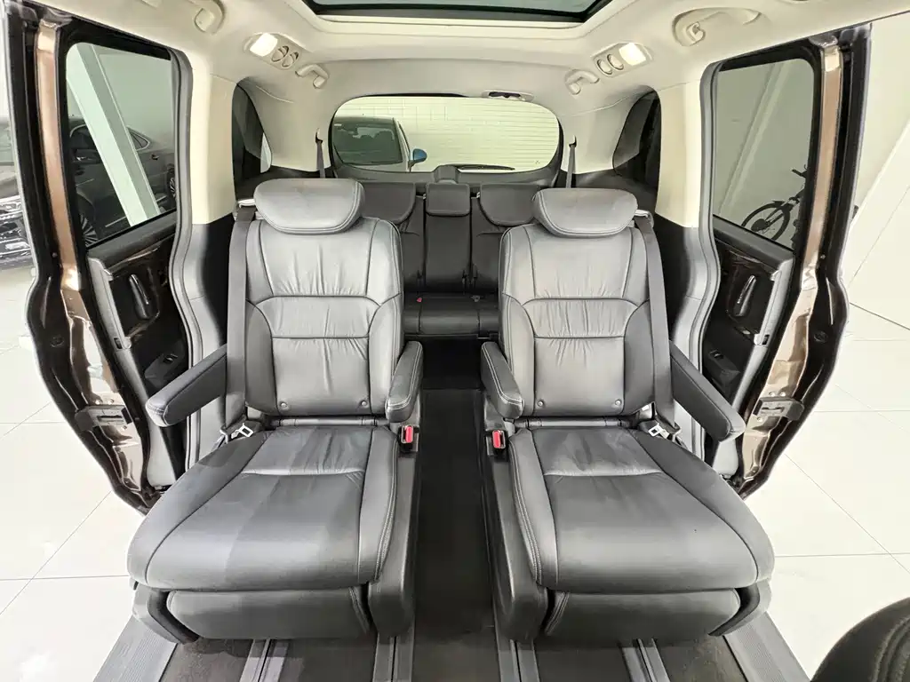 Honda Elysion — миниатюра 17