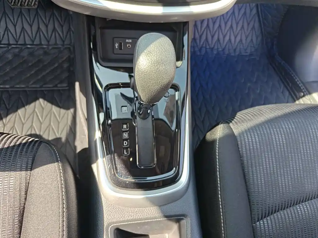 Nissan Tiida — миниатюра 14