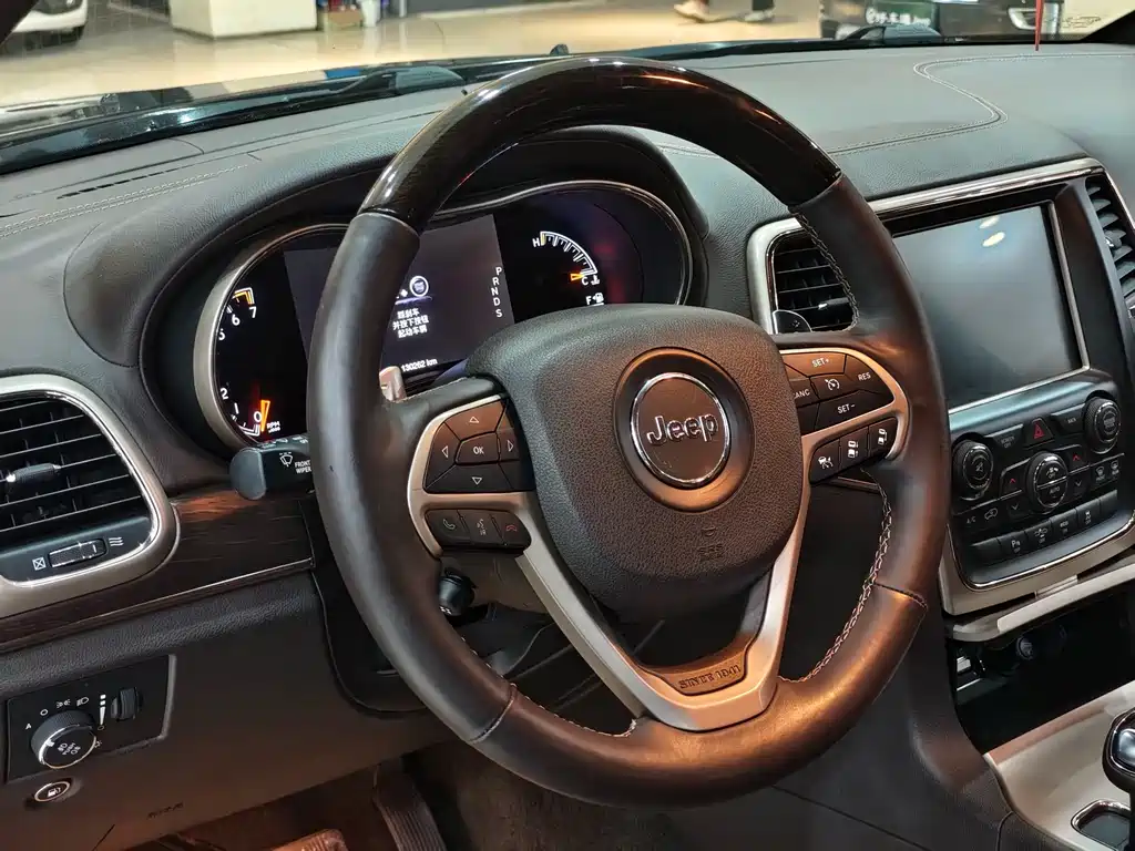 Jeep Grand Cherokee (Import) — миниатюра 5