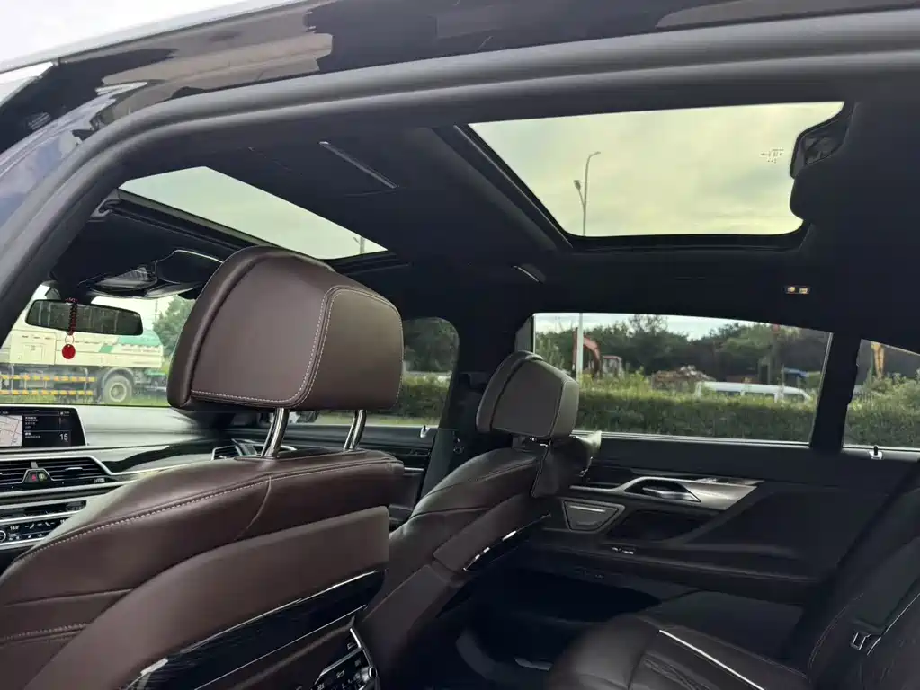 BMW 7 Series — миниатюра 18