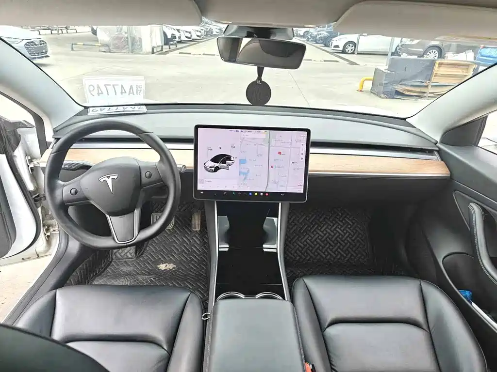 Tesla Model 3 — миниатюра 6