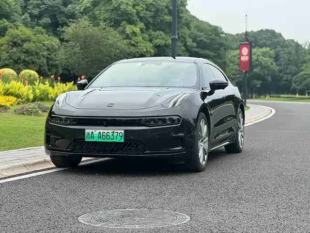 2022 Zeekr 001