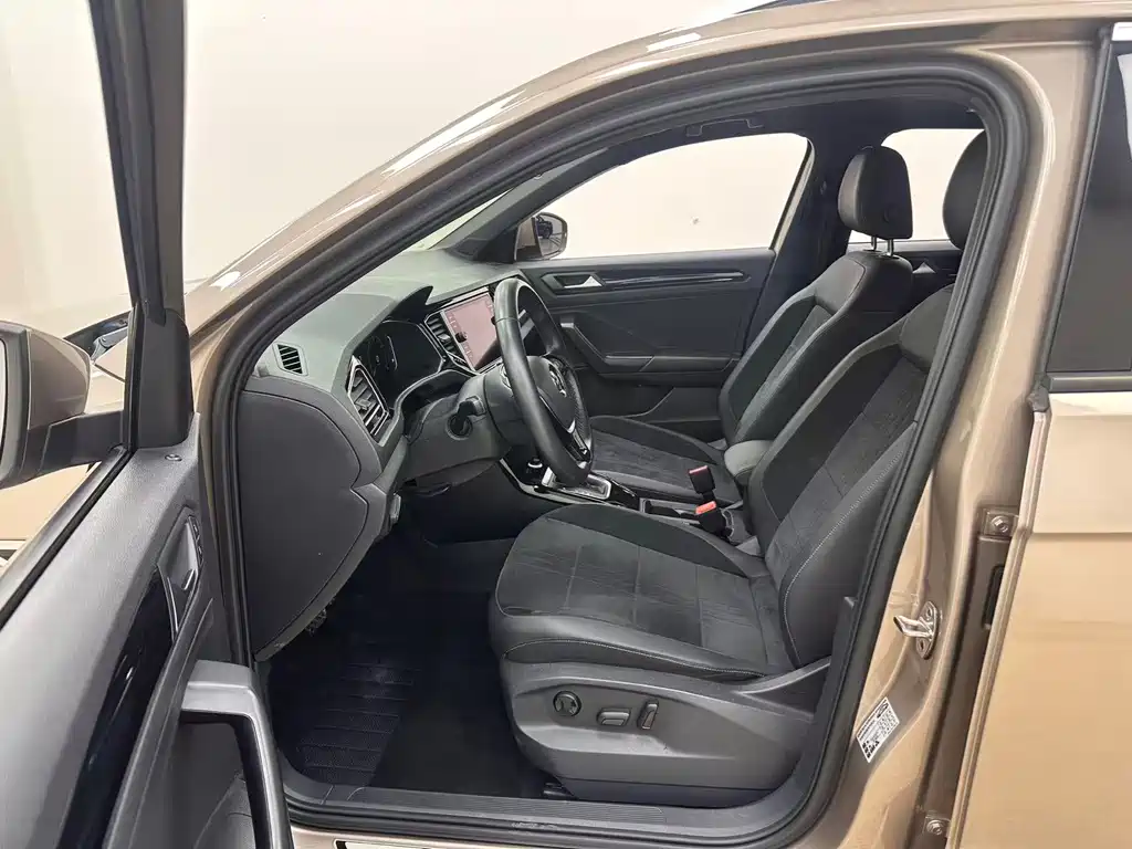 Volkswagen T-Roc — миниатюра 7