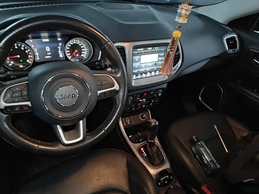 Jeep Compass — миниатюра 10