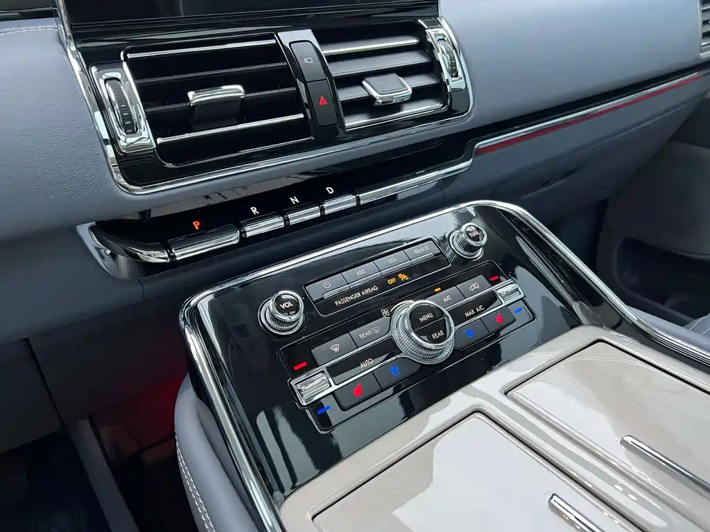 Lincoln Navigator — миниатюра 6