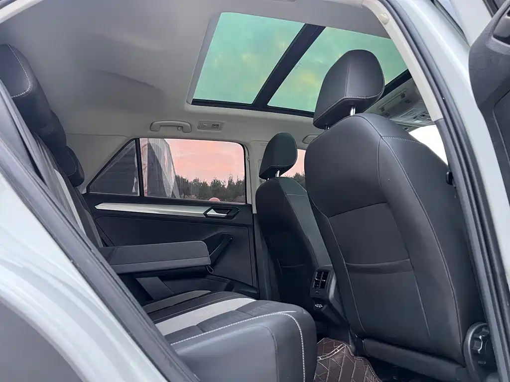 Volkswagen T-Roc — миниатюра 13