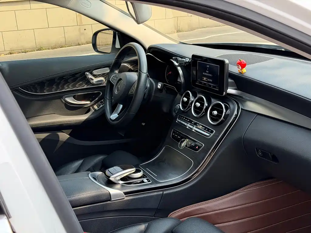 Mercedes-Benz C-Class — миниатюра 12