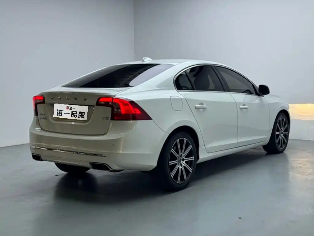 Volvo S60 — миниатюра 5