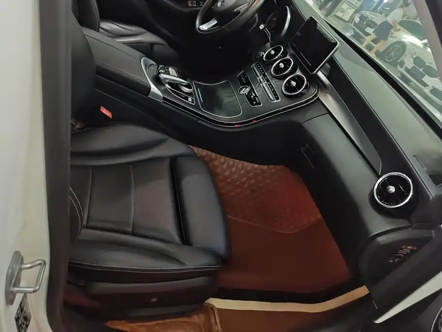 Mercedes-Benz C-Class — миниатюра 8