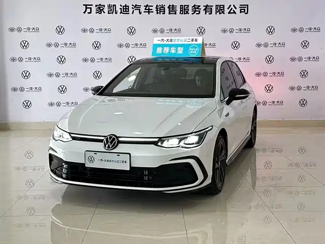 VOLKSWAGEN GOLF 2023