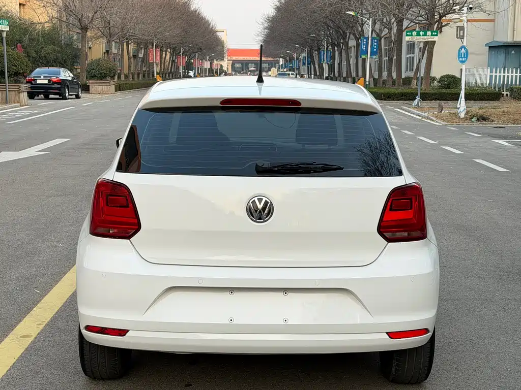 VOLKSWAGEN POLO