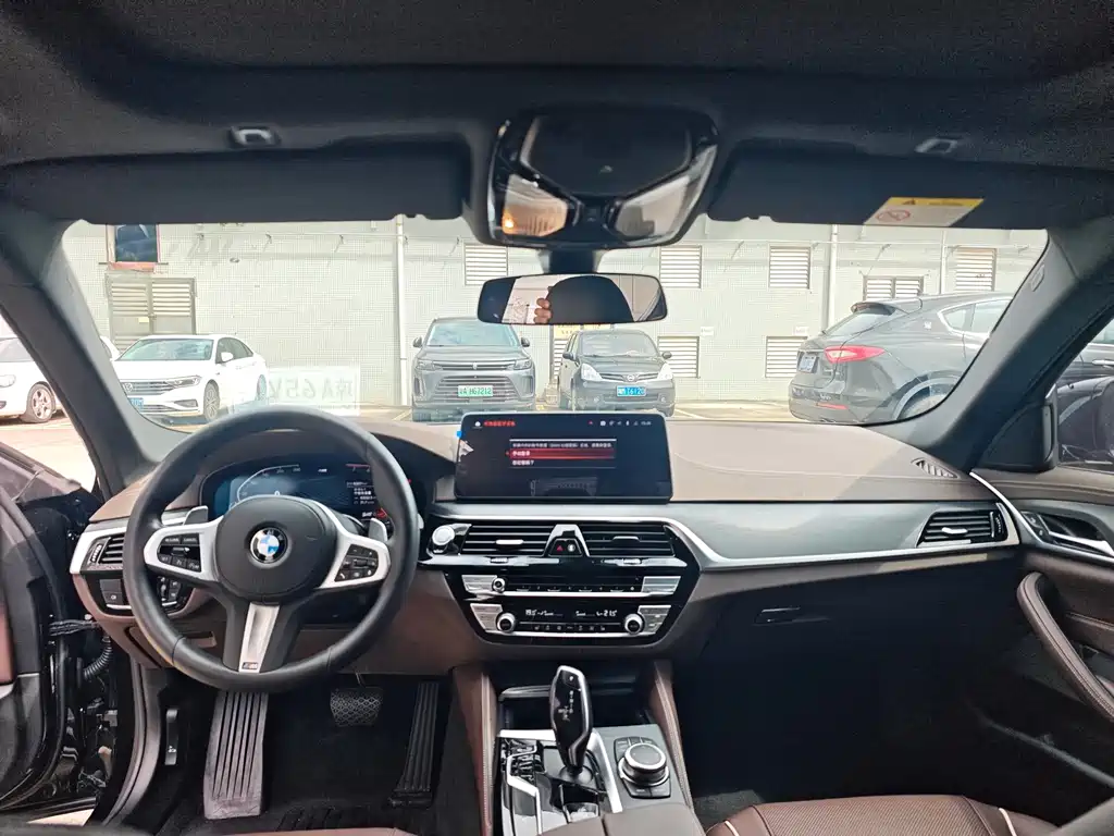 BMW 5 Series — миниатюра 7