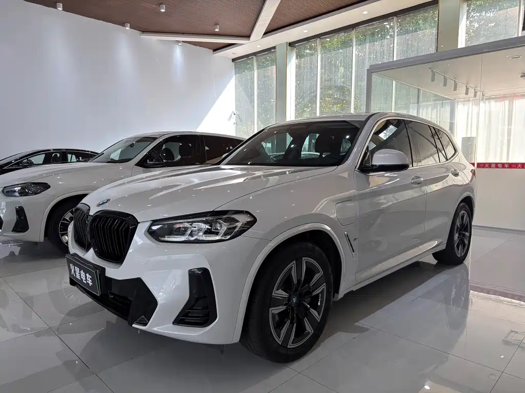 BMW iX3 — миниатюра 2