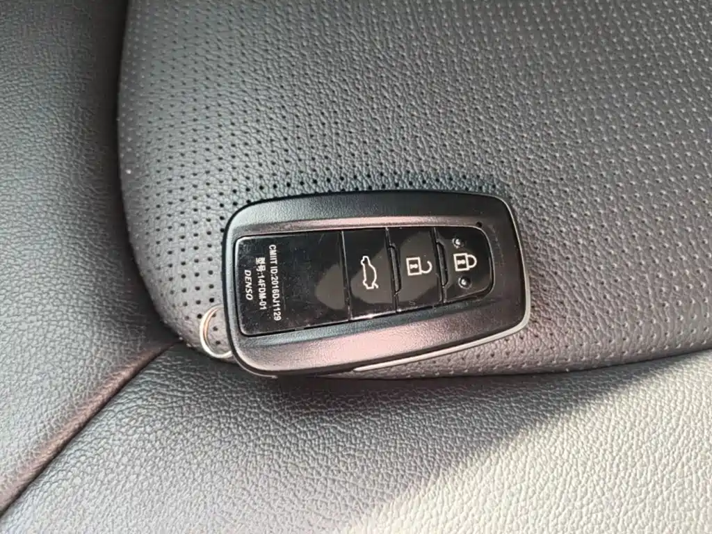 Toyota Camry — миниатюра 9