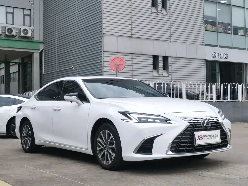 Lexus ES — миниатюра 3