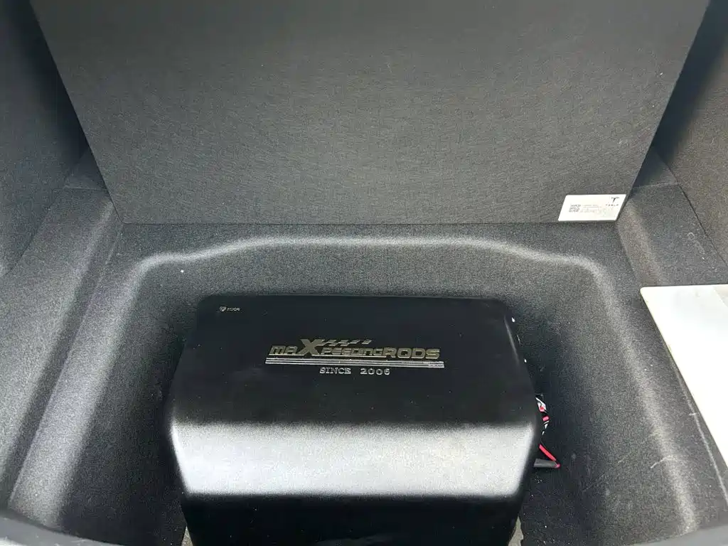 Tesla Model 3 — миниатюра 16