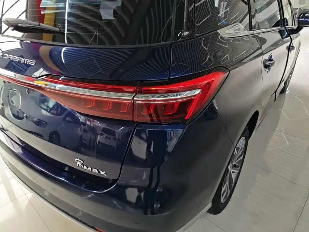 BYD MAX — миниатюра 8