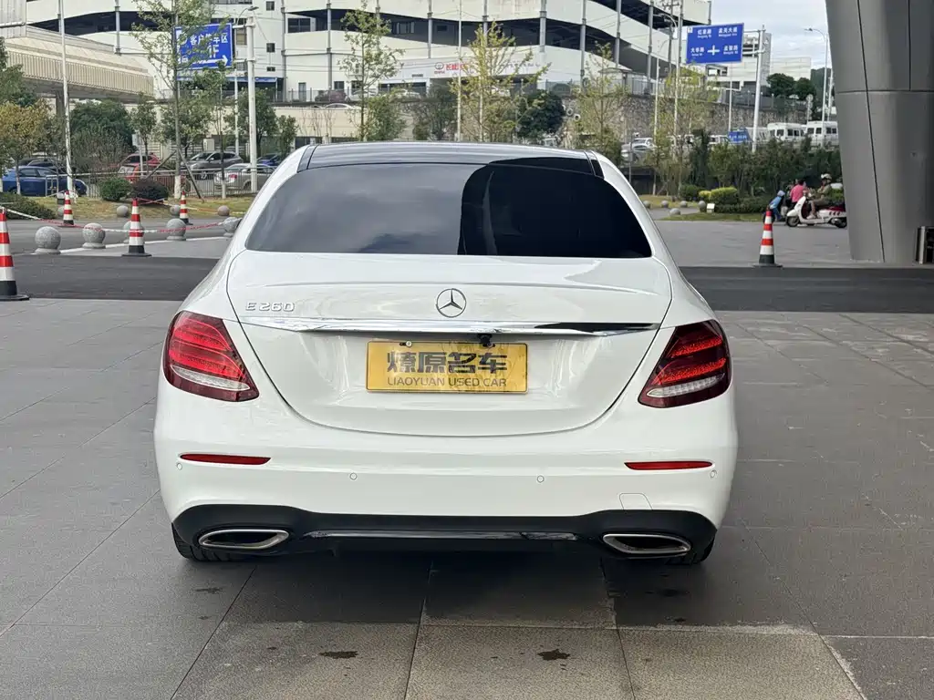 Mercedes-Benz E-Class (Import) — миниатюра 6