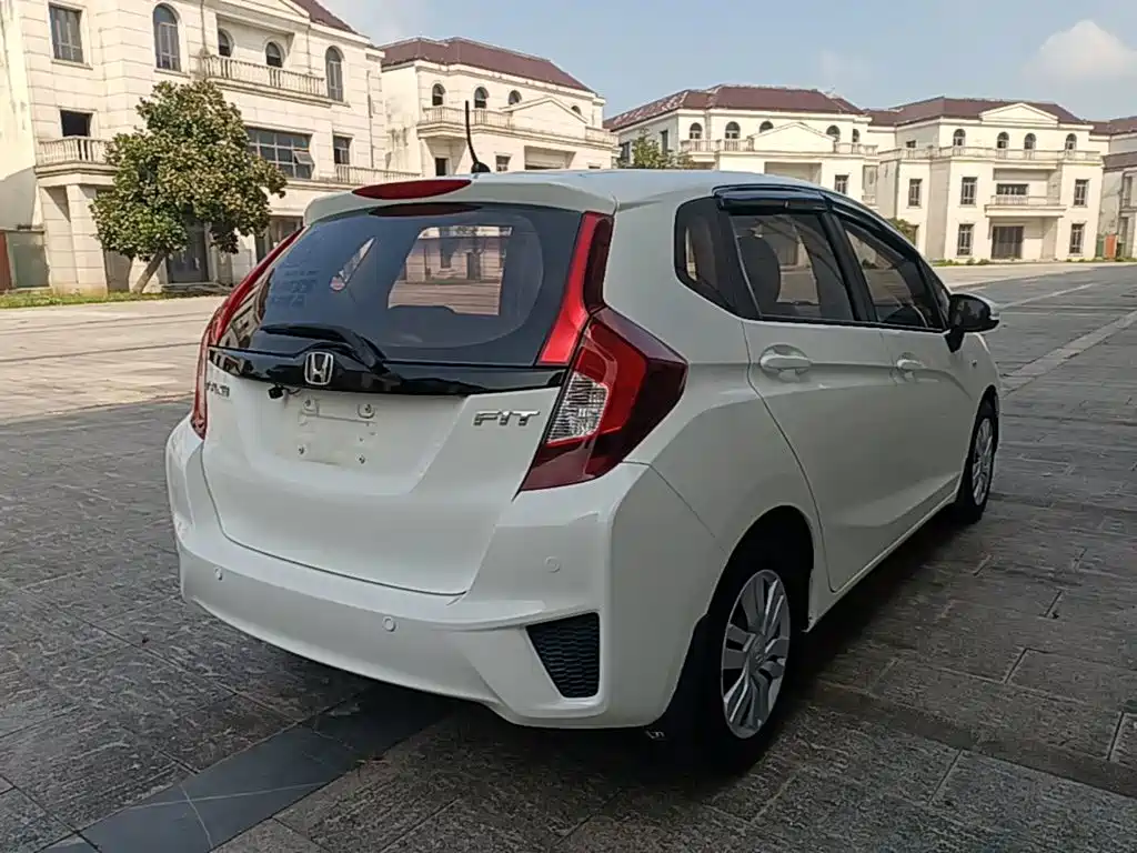Honda Fit — миниатюра 7