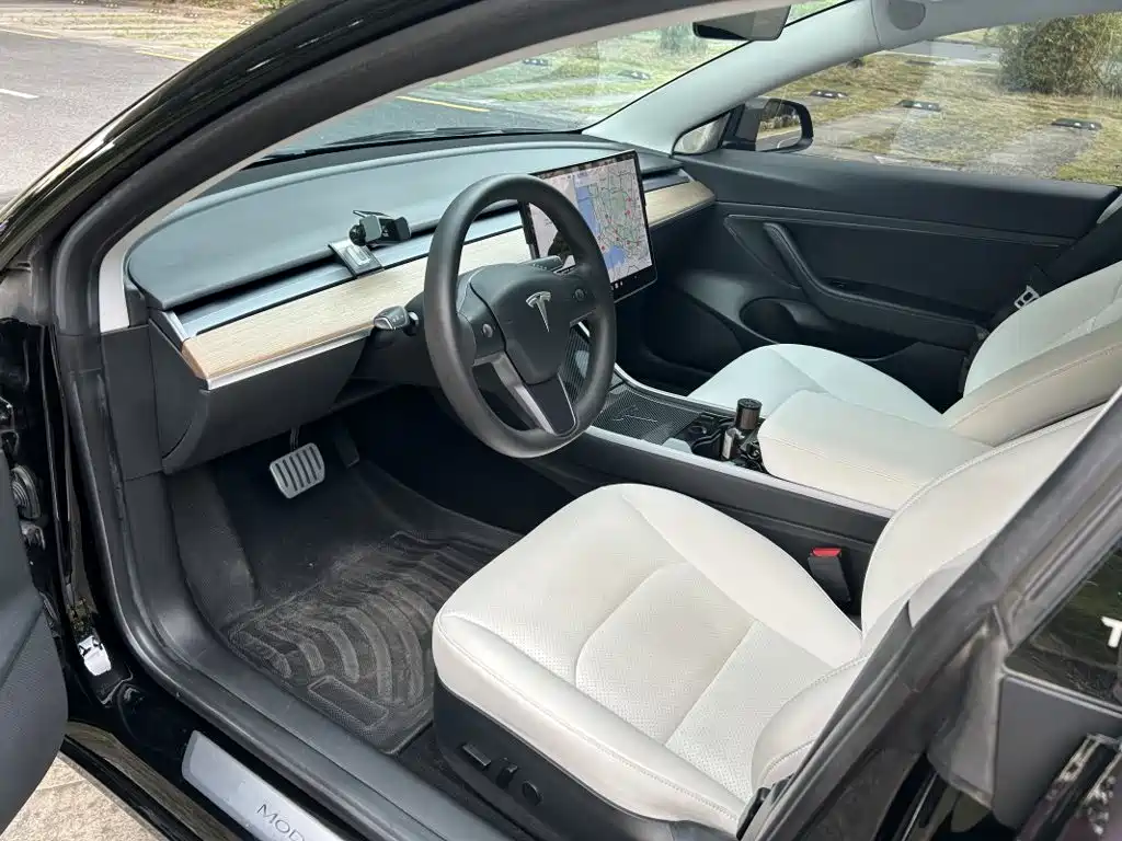 Tesla Model 3 — миниатюра 8