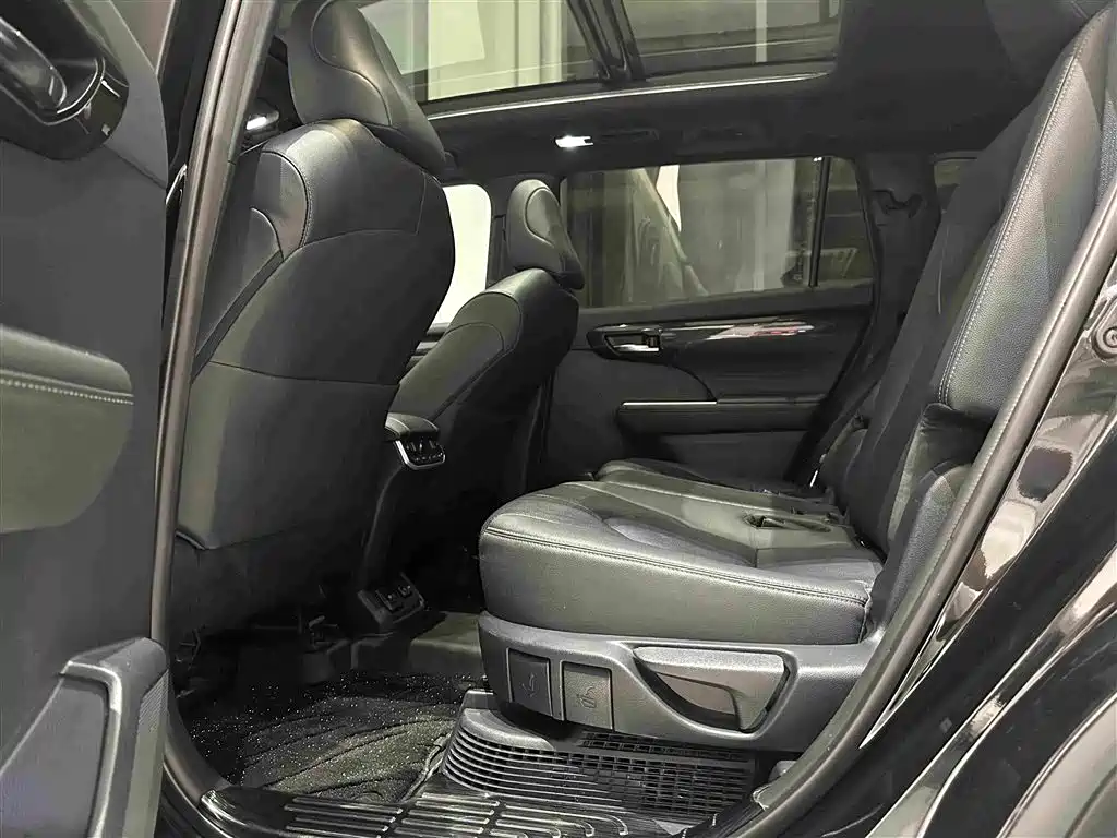 Toyota Crown Kluger — миниатюра 5