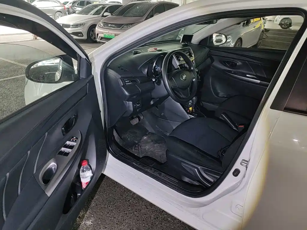 Toyota Yaris L — миниатюра 16