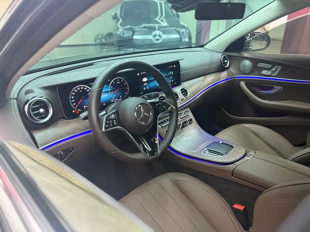 Mercedes-Benz E-Class — миниатюра 16