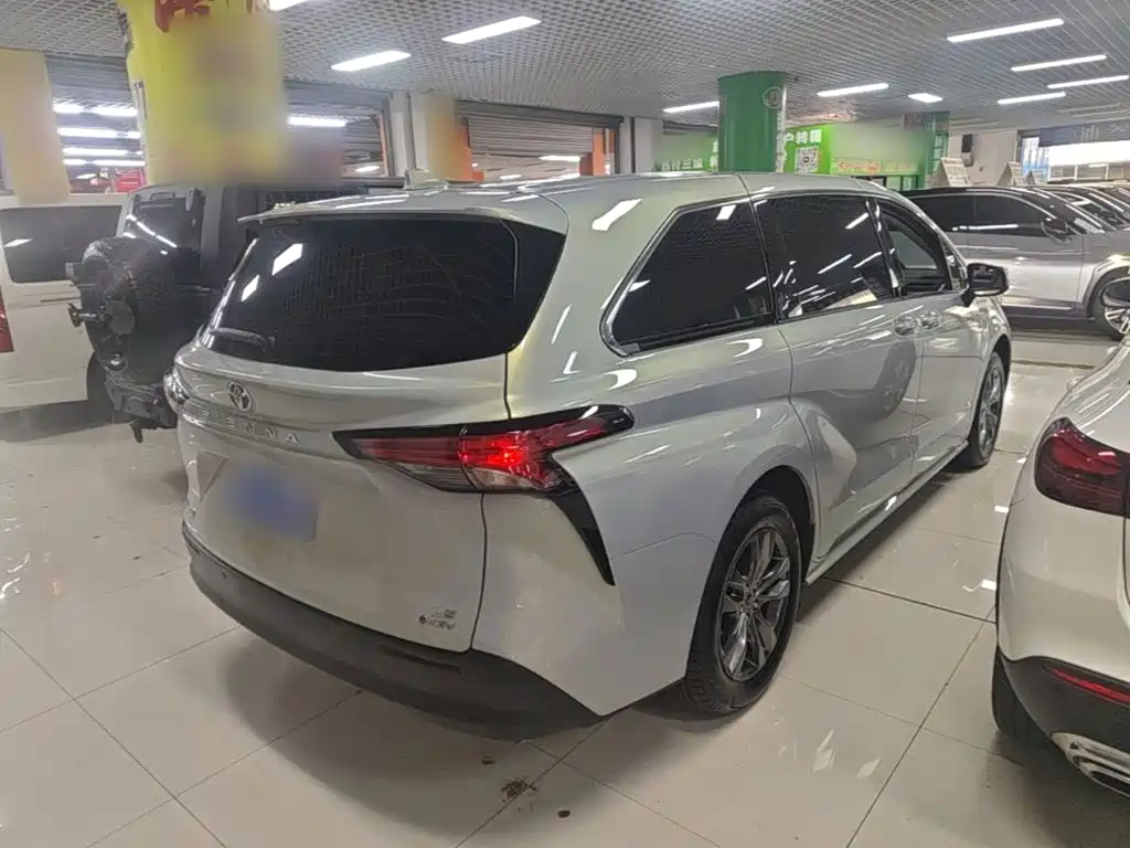 Toyota Sienna — миниатюра 7