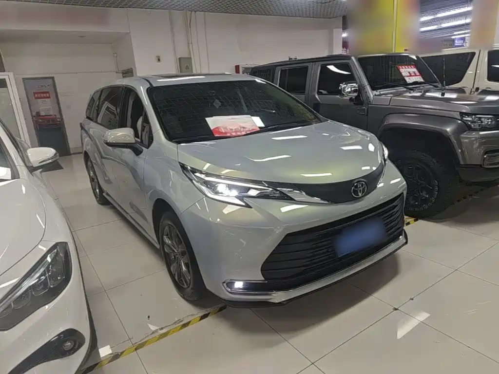 Toyota Sienna — миниатюра 4