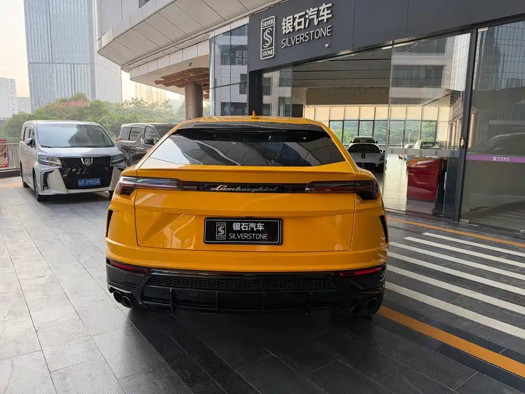Lamborghini Urus — миниатюра 3