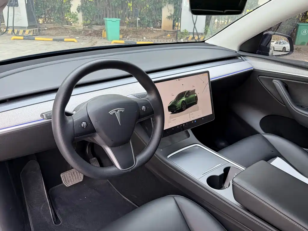 TESLA MODEL Y
