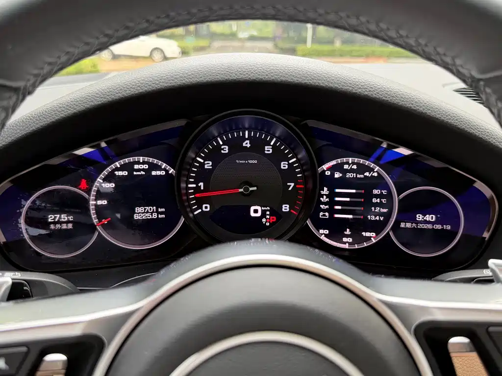 Porsche Cayenne — миниатюра 15