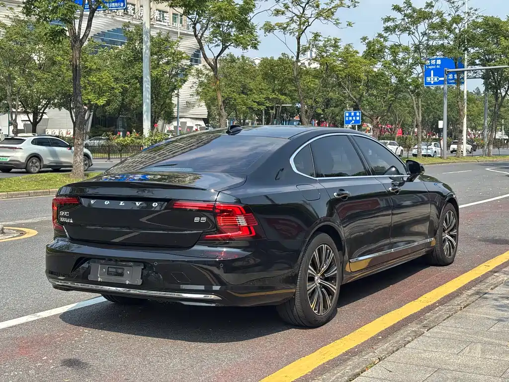 Volvo S90 — миниатюра 9
