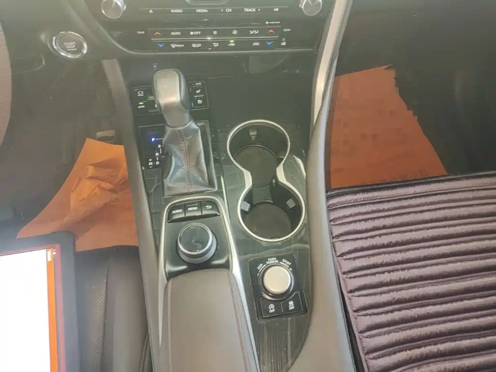 Lexus RX — миниатюра 14