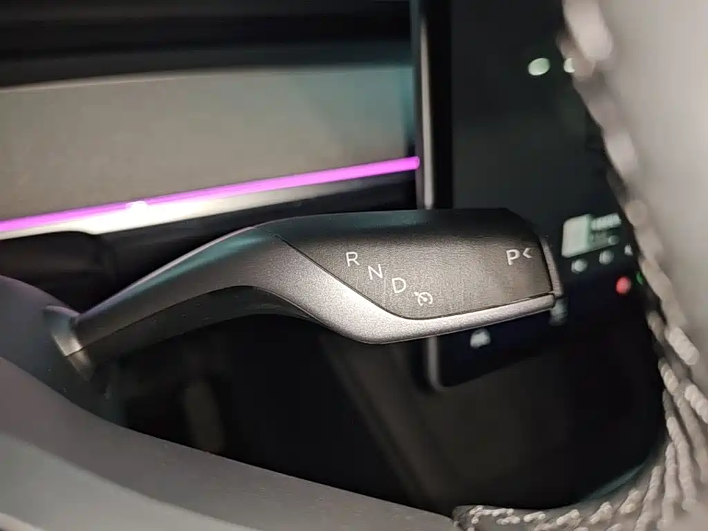 Tesla Model Y — миниатюра 14