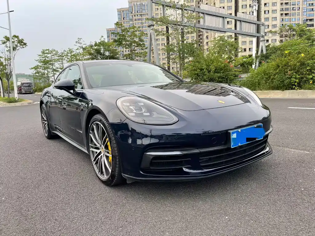 PORSCHE PANAMERA