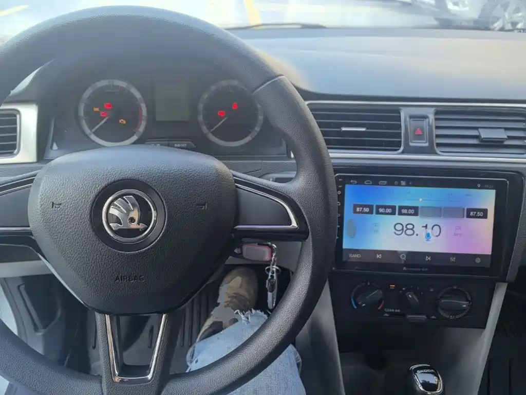 Skoda Rapid — миниатюра 10