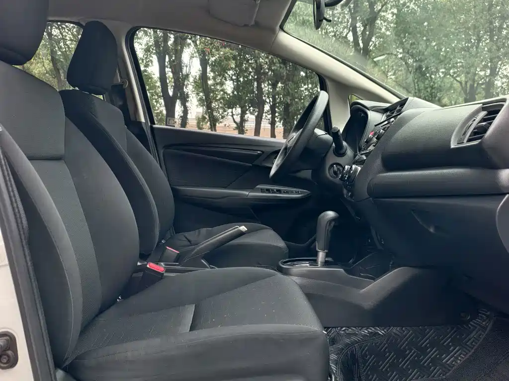 Honda Fit — миниатюра 5