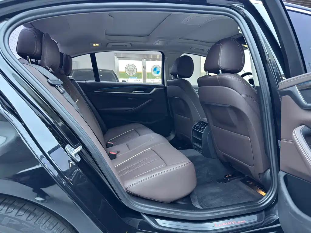 BMW 5 Series New Energy — миниатюра 16