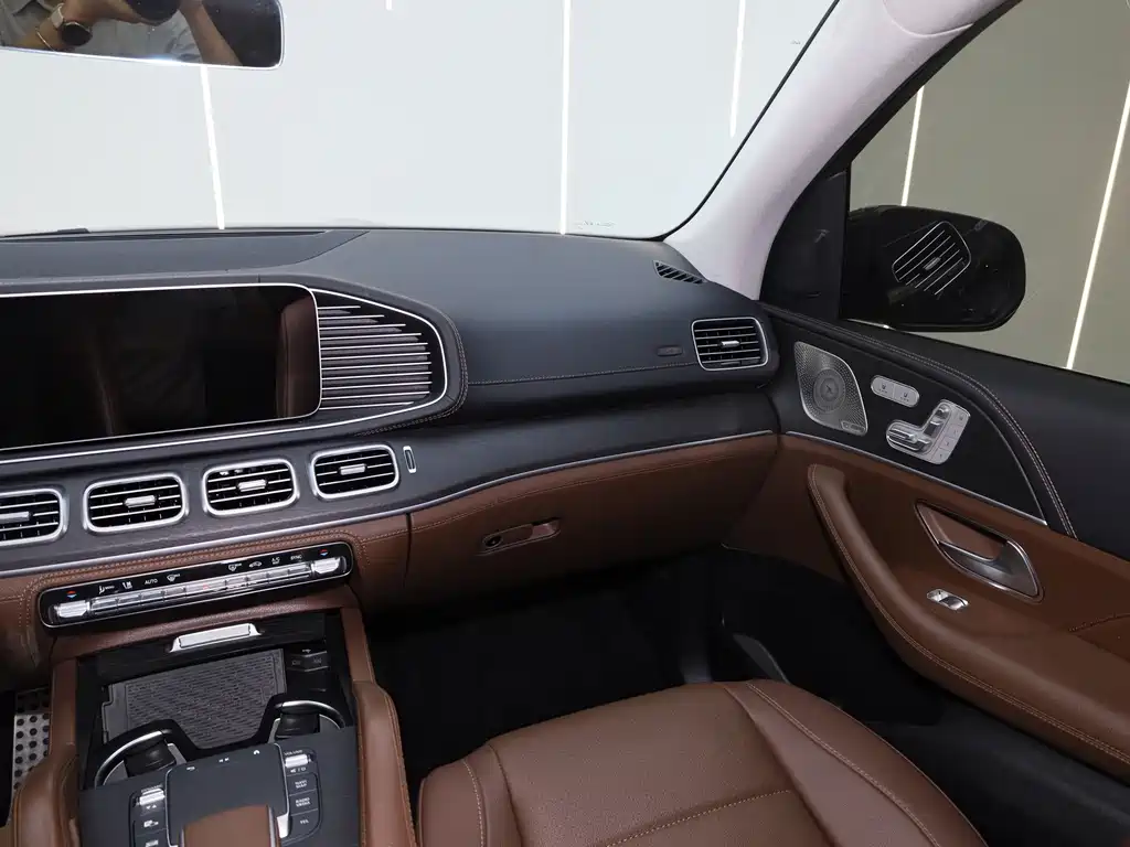 Mercedes-Benz GLS — миниатюра 19