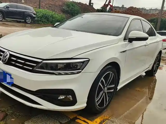 VOLKSWAGEN LINGDU 2021