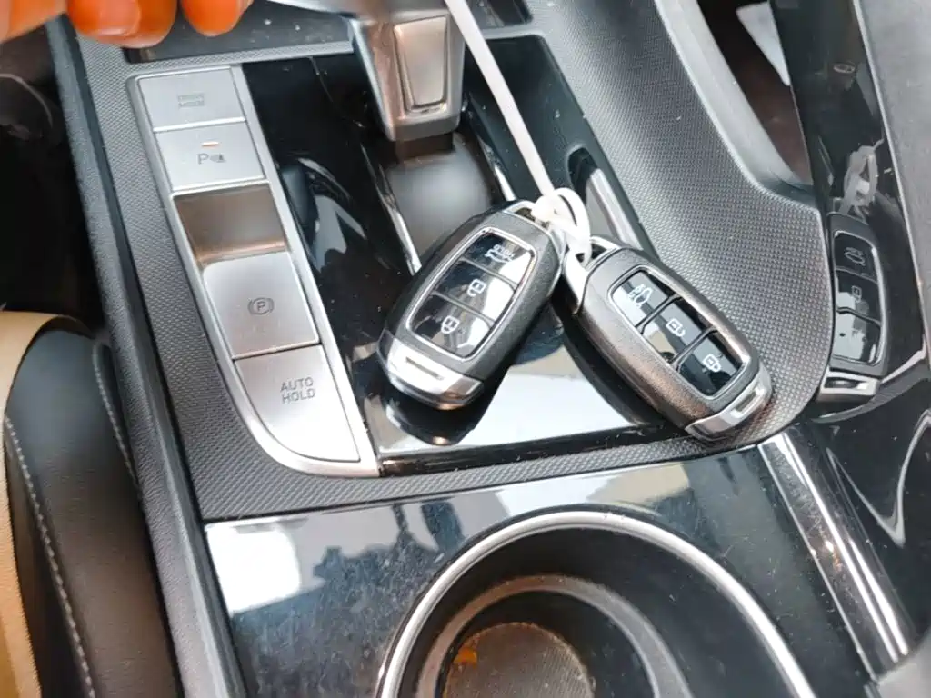 Hyundai Elantra — миниатюра 9