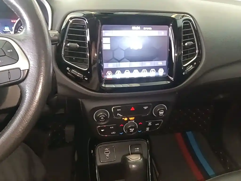 Jeep Compass — миниатюра 13