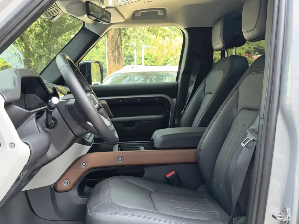 Land Rover Defender — миниатюра 5